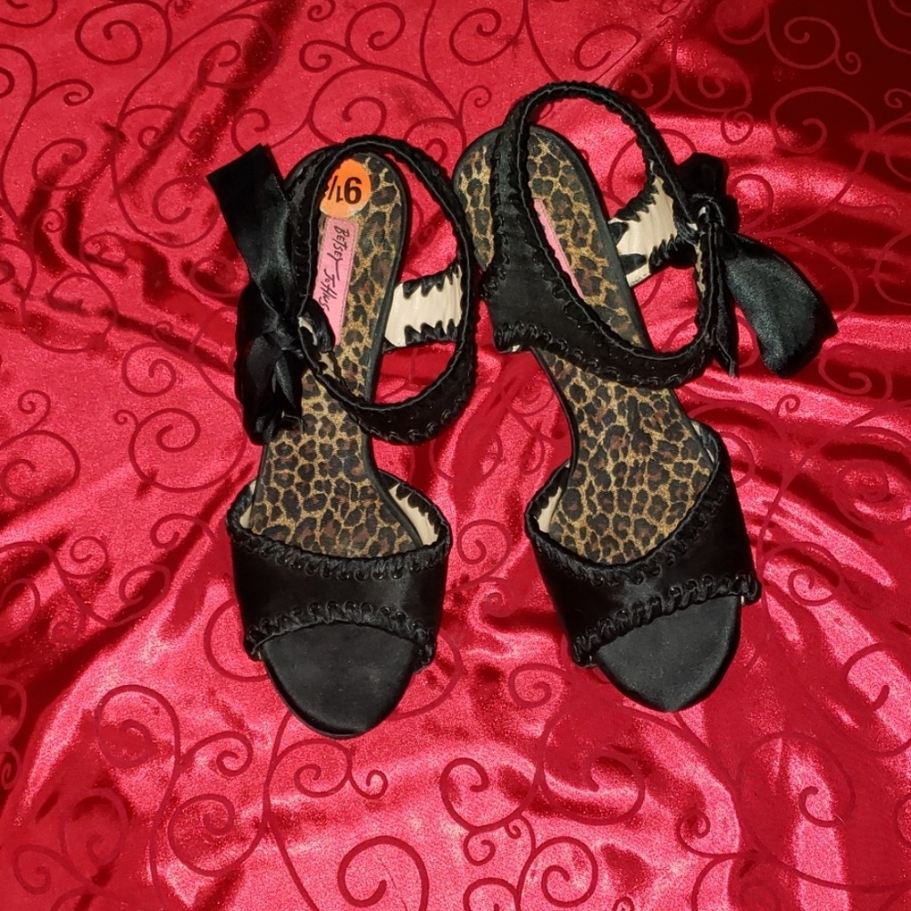 Betsey Johnson Black heels with Ribbon Detail